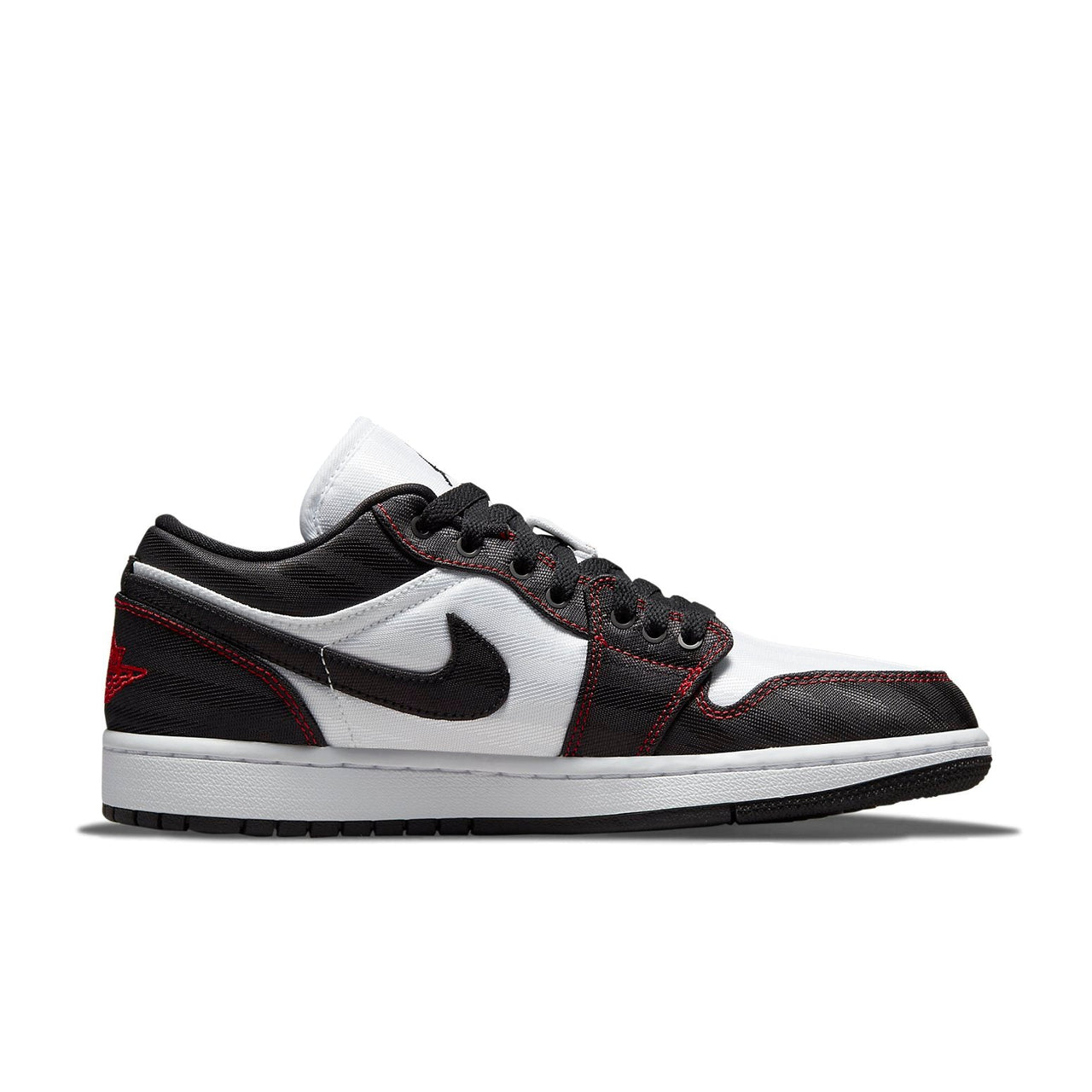 (WMNS) Air Jordan 1 Low SE Utility 'White Black Red' DD9337-106