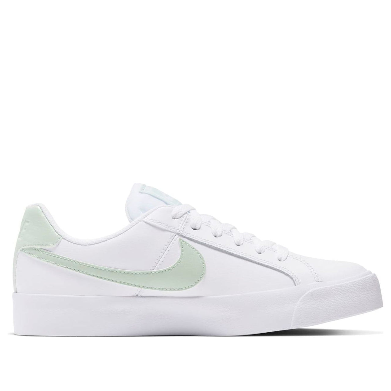 (WMNS) Nike Court Royale 'White Green' AO2810-111