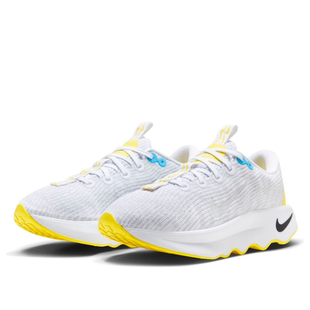 (WMNS) Nike Motiva 'White' DV1238-100