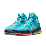 Nike LeBron 19 'Christmas' DC9338-400