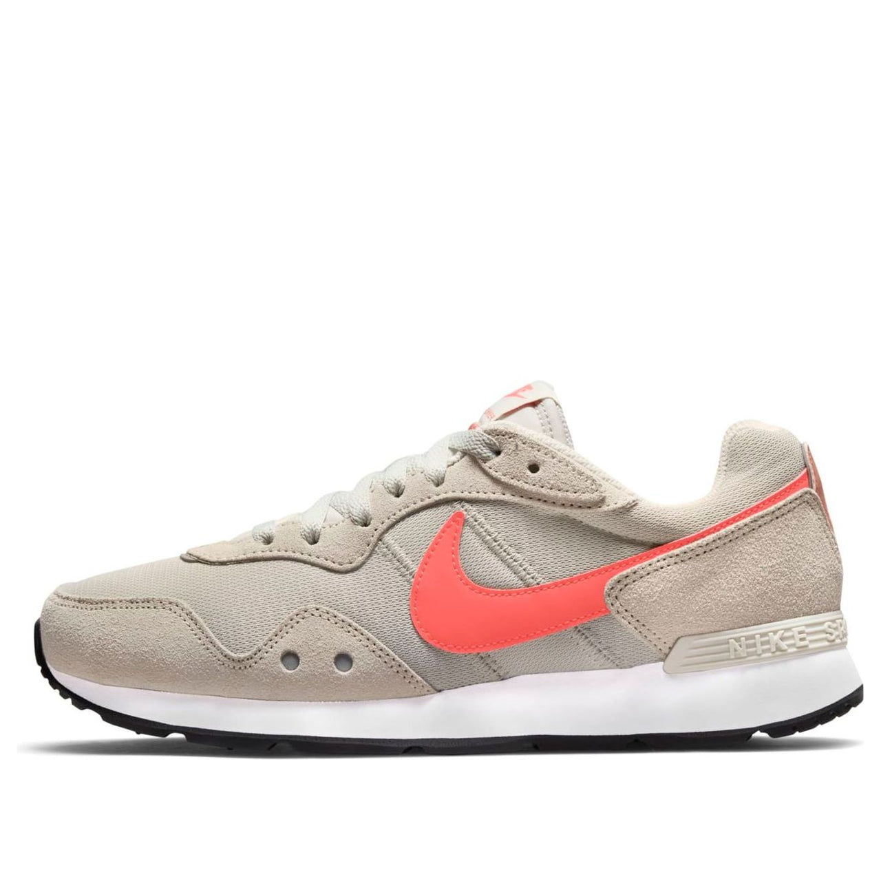 (WMNS) Nike Venture Runner Wide 'Light Bone Magic Ember' DM8454-005